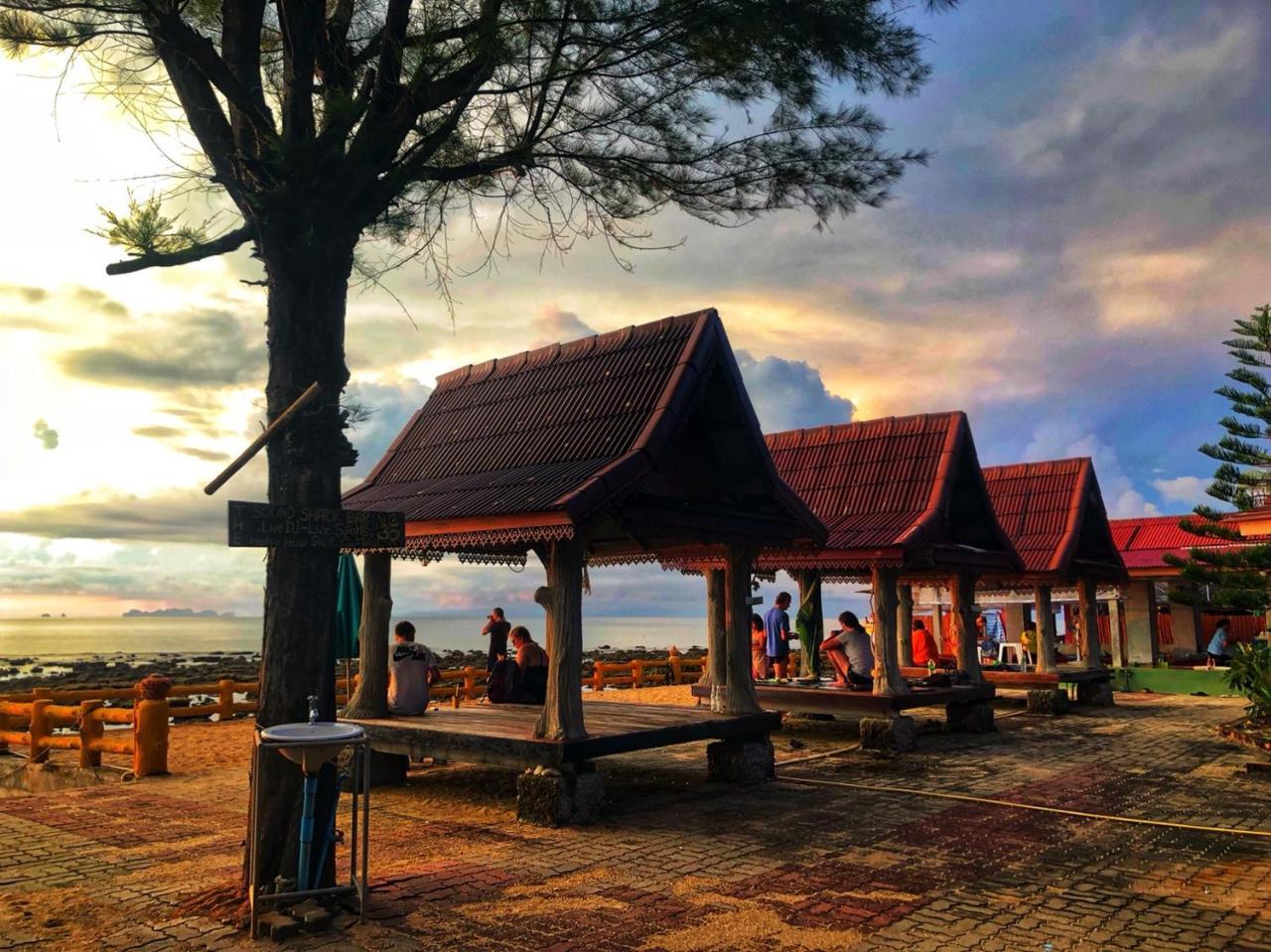 Prukrom Lanta Guesthouse Ko Lanta Exteriör bild