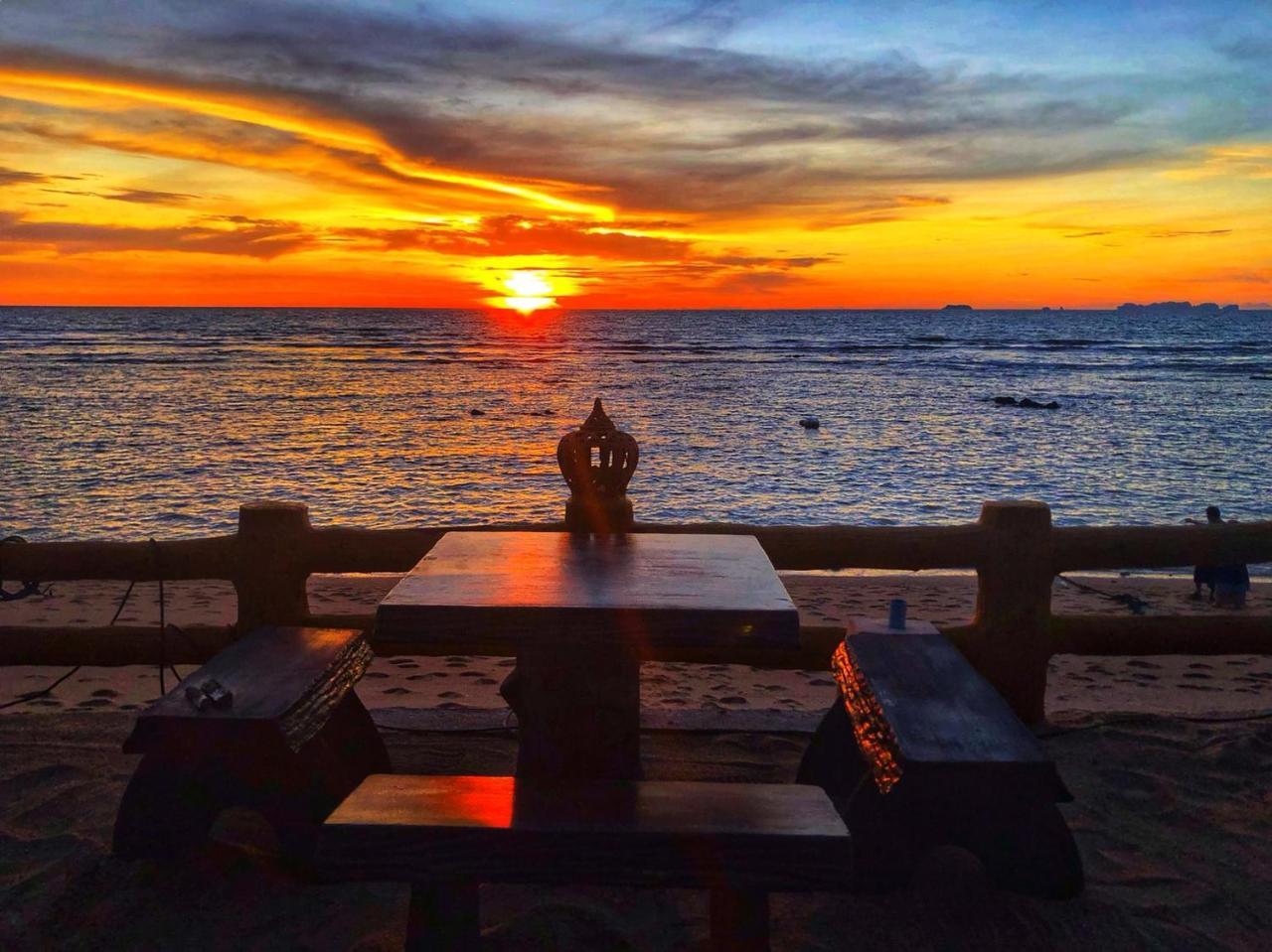 Prukrom Lanta Guesthouse Ko Lanta Exteriör bild